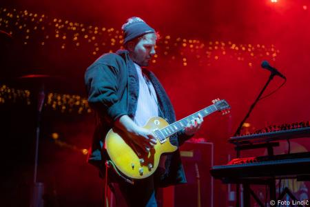 Včeraj je prvi koncert Pravljičnega Kamnik privabil število obiskovalcev (11)